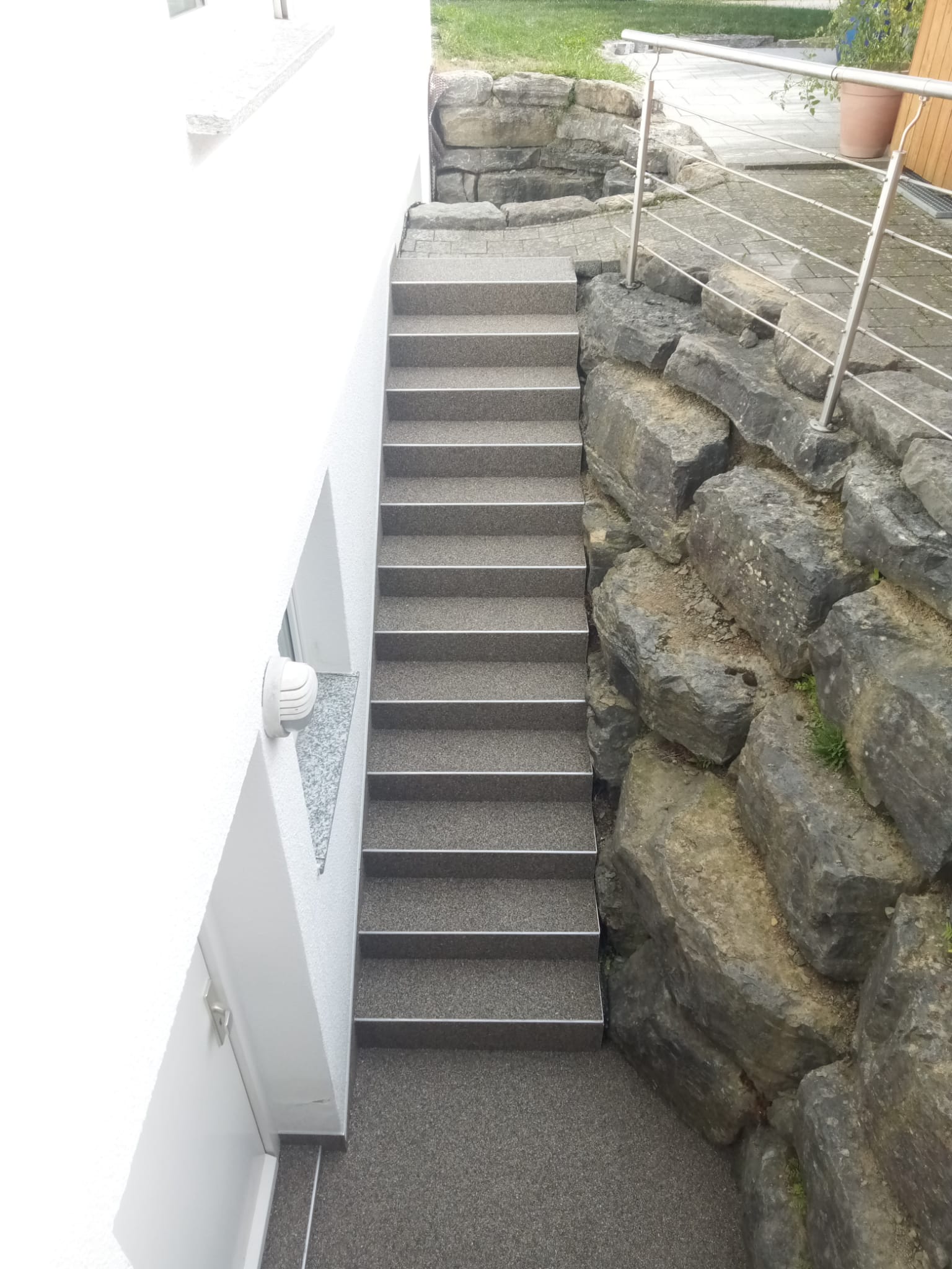 Außentreppe in Grau