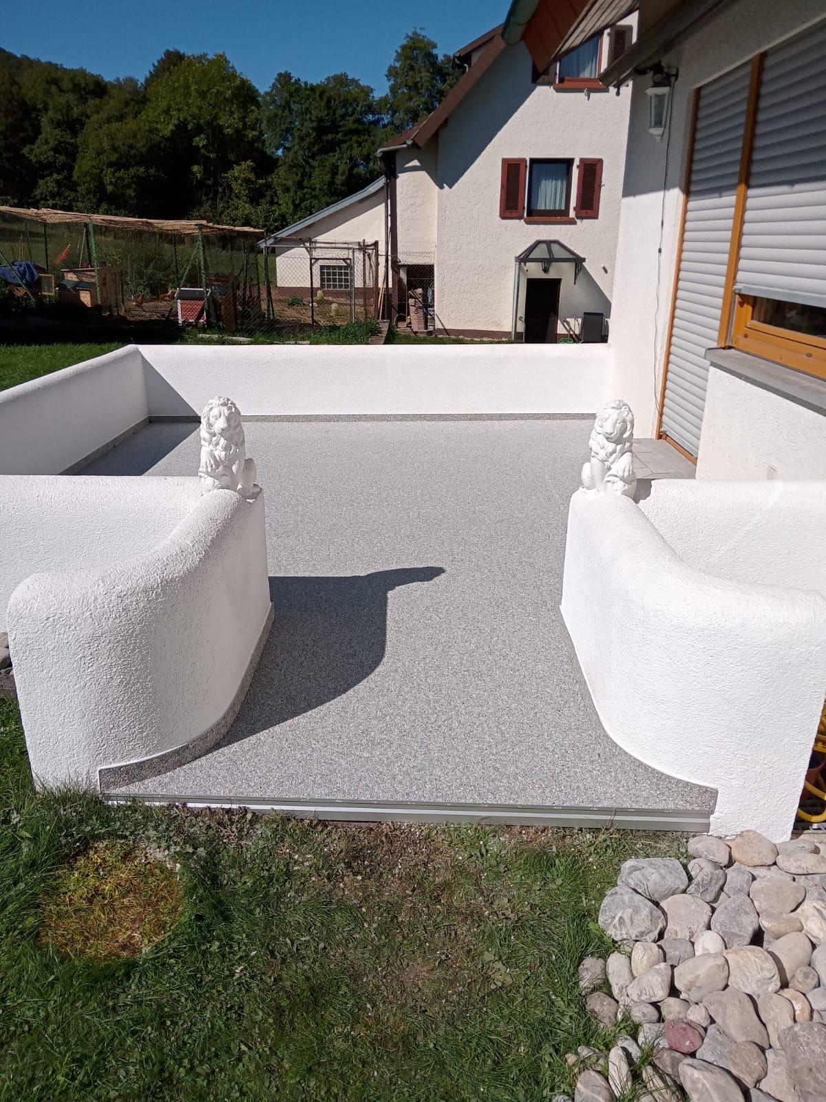 Terrasse mit Löwen