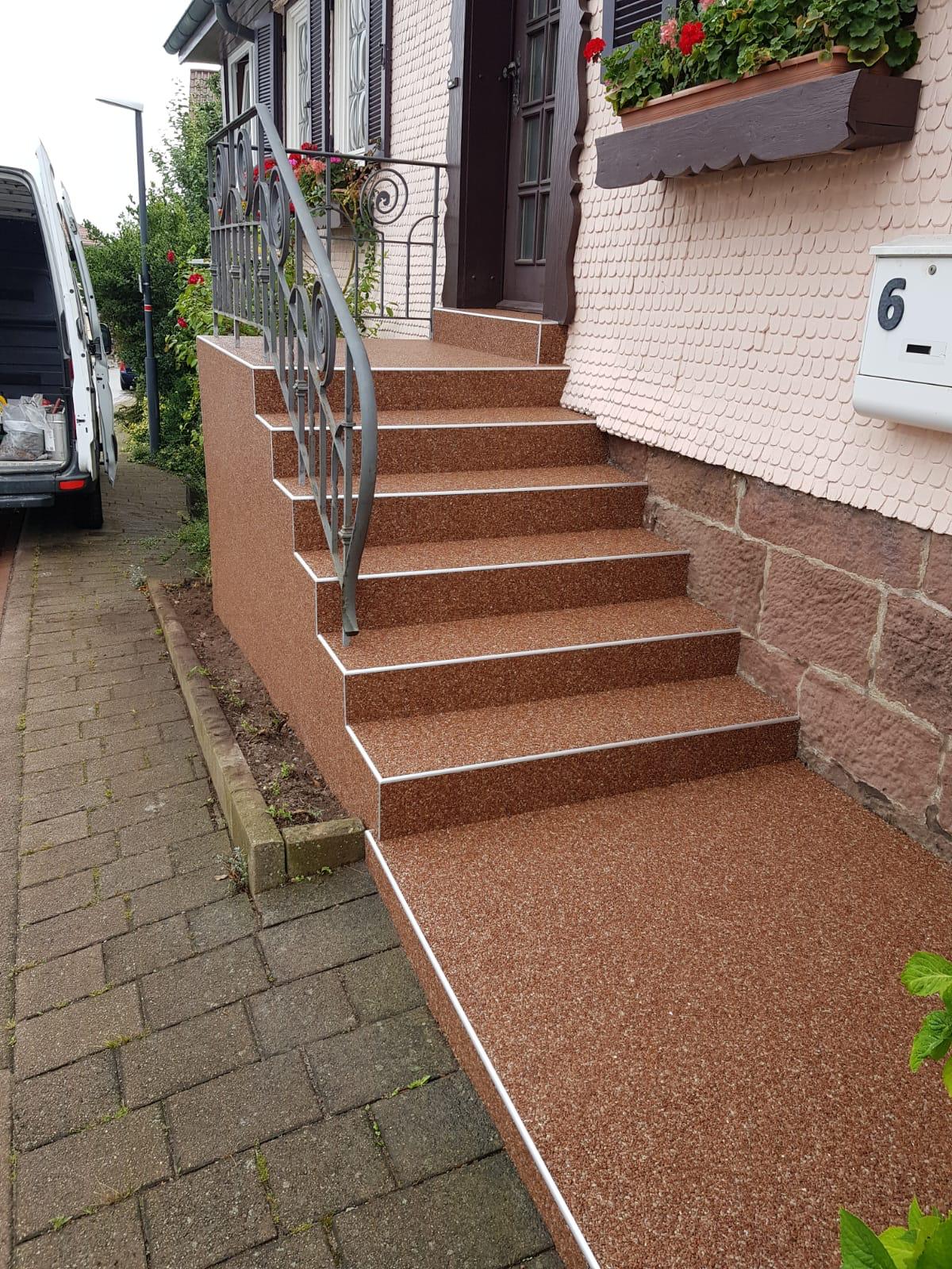 Außentreppe in Braun